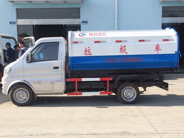 東風(fēng)小康掛桶式垃圾車(chē)