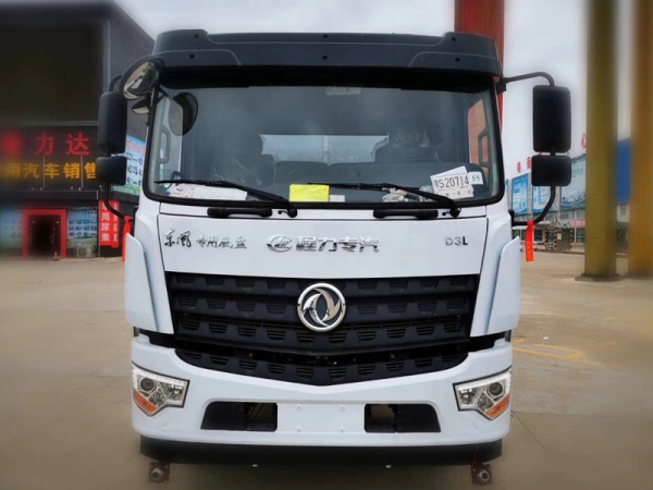 東風D312噸灑水車