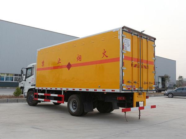 天錦6米2(9.9噸)爆破器材車