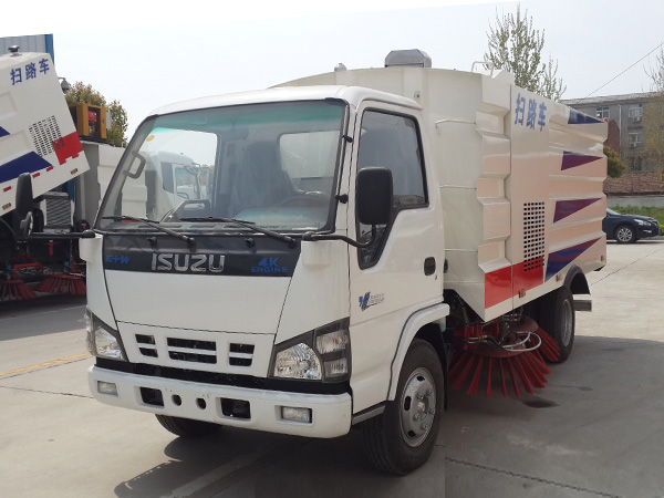 五十鈴掃路車（1.5方水罐，4方塵罐）