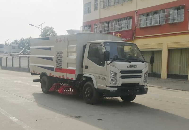江鈴掃路車（1.5方水罐，4方塵罐）