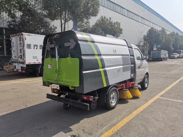 長安小型掃路車（0.5方水罐，1.5方塵罐）