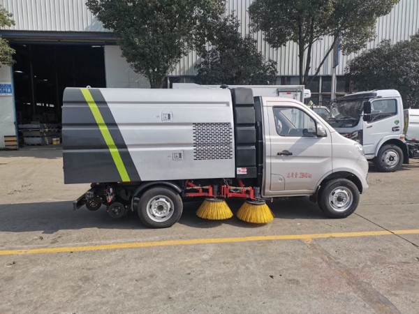 長安小型掃路車（0.5方水罐，1.5方塵罐）