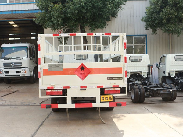 多利卡4.1米(4噸)氣瓶車