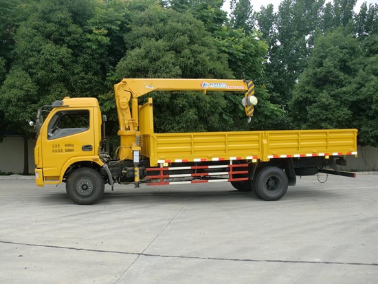 東風多利卡6.3噸隨車吊