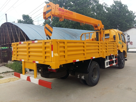 東風(fēng)黃牌隨車(chē)吊