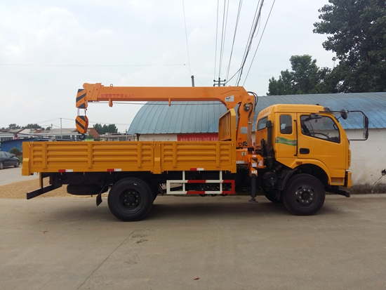 東風(fēng)黃牌隨車(chē)吊