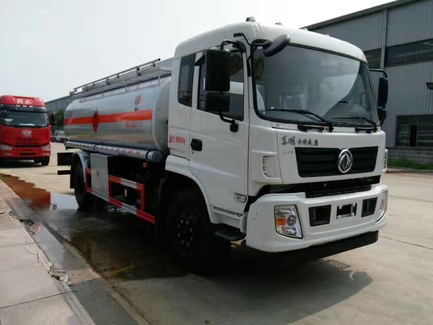 國五東風(fēng)專底運(yùn)油車
