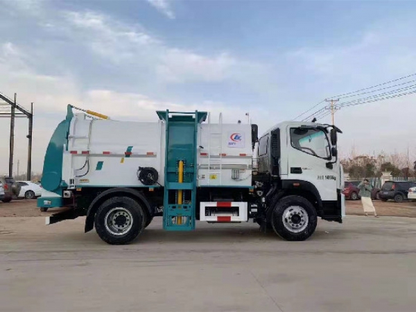 福田瑞沃國(guó)六方罐餐廚垃圾車