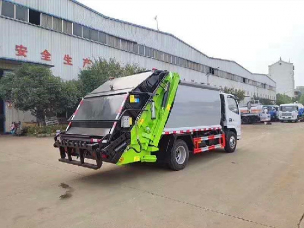 東風(fēng)多利卡國(guó)六6方壓縮式垃圾車(chē)