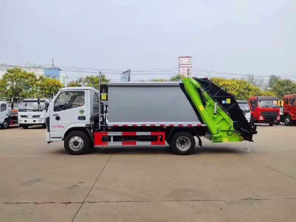 東風(fēng)多利卡國(guó)六6方壓縮式垃圾車(chē)