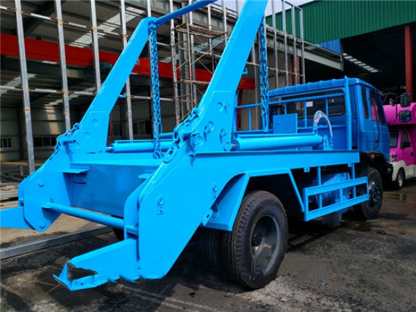 東風145擺臂式垃圾車