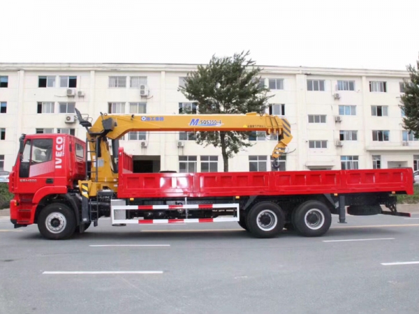 上汽紅巖12-16噸隨車吊