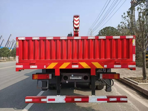 國六柳汽乘龍16-20噸隨車吊