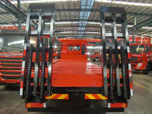 東風(fēng)D7前四后八平板運(yùn)輸車