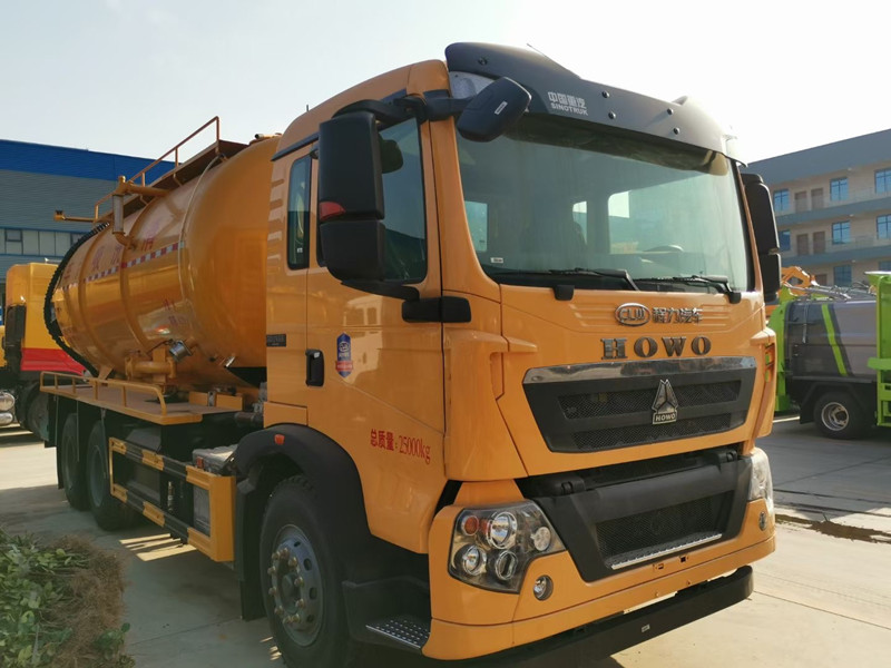 重汽豪沃22方清洗吸污車