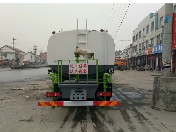 東風前四后八25噸灑水車