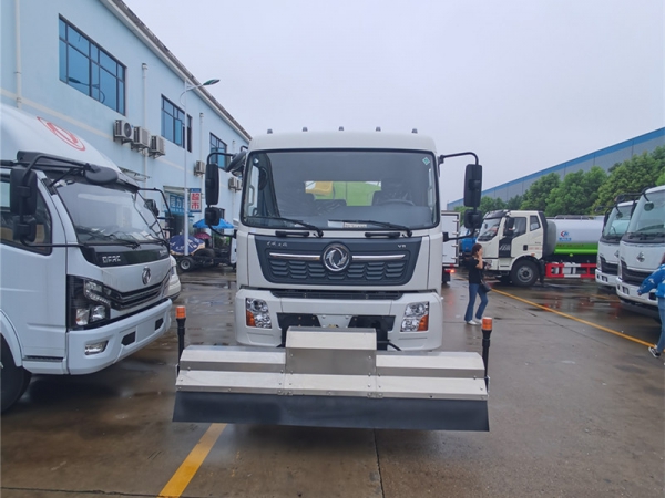 東風(fēng)天錦路面清洗車 養(yǎng)護(hù)車