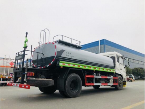 東風天錦護欄清洗車