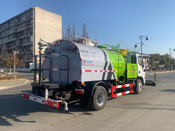 東風多利卡8方道路養(yǎng)護車，清洗車價格