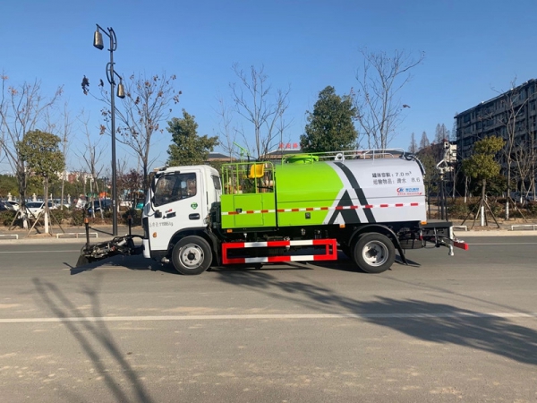 東風多利卡8方道路養(yǎng)護車，清洗車價格