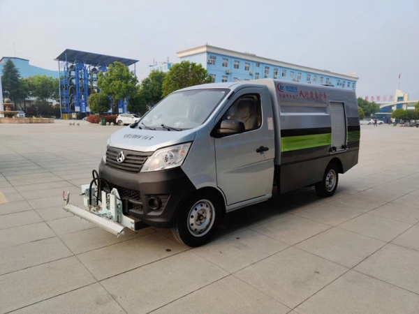 長安2.5方路面養(yǎng)護車，清洗車多少錢