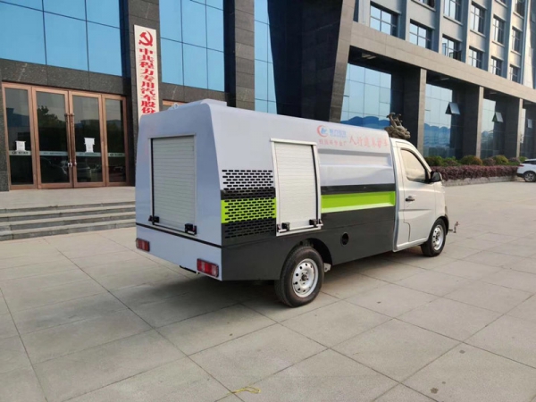 長安2.5方路面養(yǎng)護車，清洗車多少錢