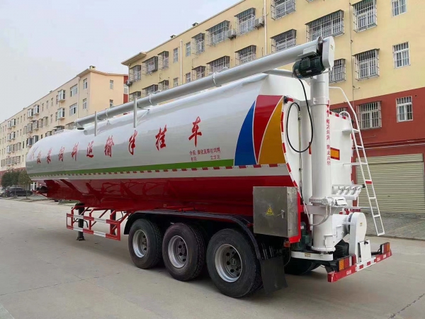 13米半掛65方飼料運(yùn)輸車(chē)