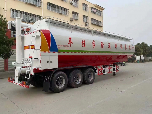 13米半掛65方飼料運(yùn)輸車(chē)