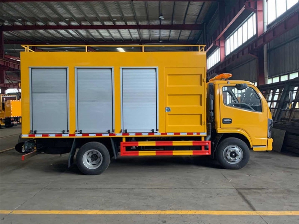 東風(fēng)小多利卡6方污水處理車，凈化車