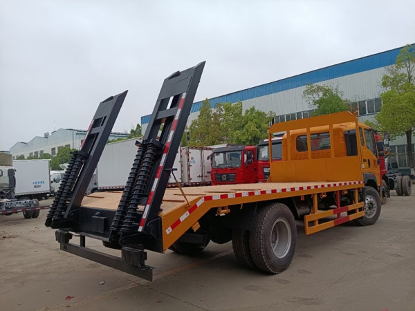 國六重汽豪沃單橋平板運輸車