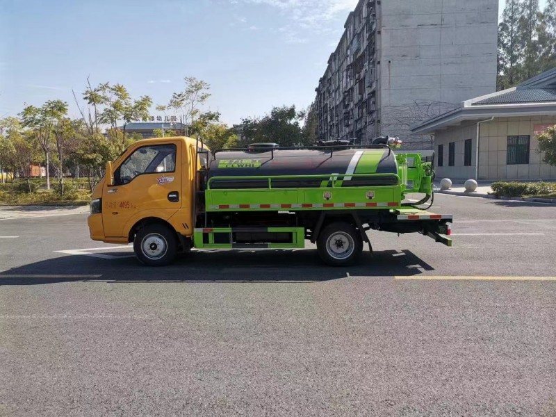 東風(fēng)途逸藍(lán)牌清洗吸污車(chē)