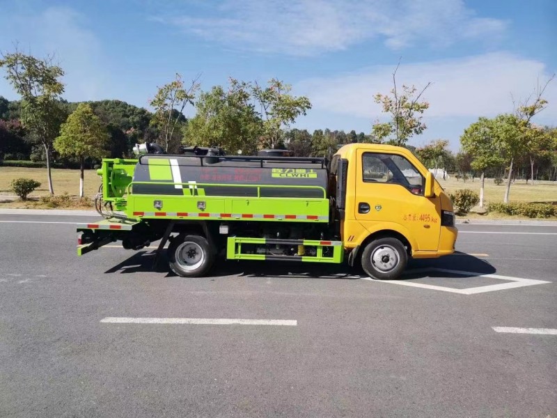 東風(fēng)途逸藍(lán)牌清洗吸污車(chē)