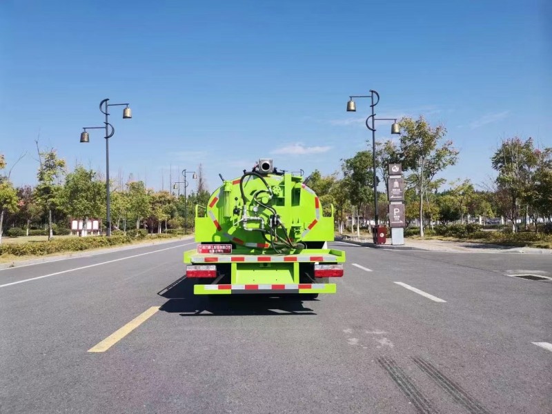 東風(fēng)途逸藍(lán)牌清洗吸污車(chē)