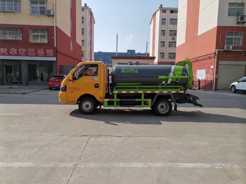 東風(fēng)途逸2方藍(lán)牌吸污車